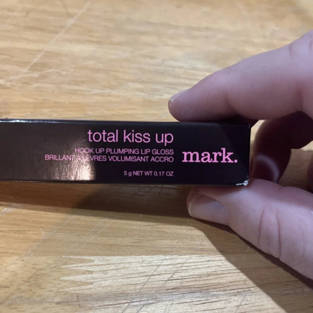 Avon Mark TOTAL KISS UP Hook Up Plumping Lip Gloss NOS‎